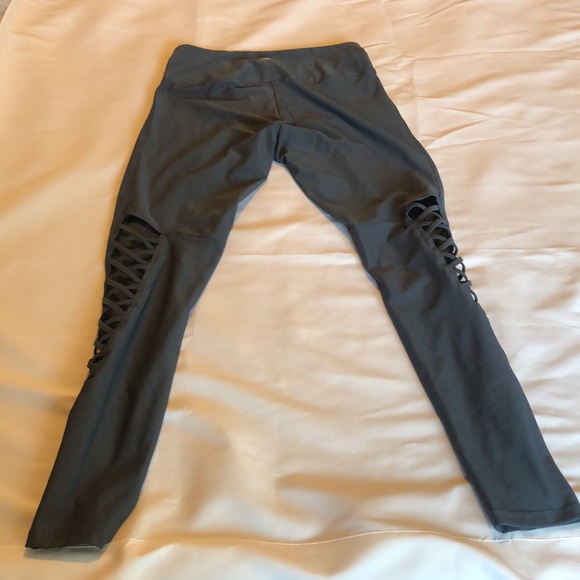 Womens size medium gray Marika ankle length legging with cutout - Picture 8 of 9